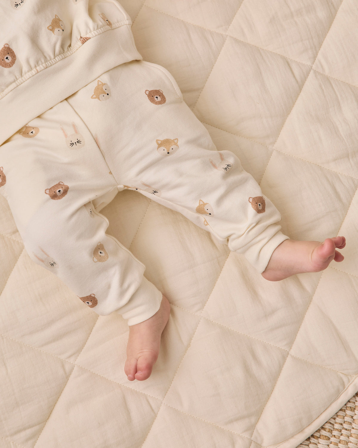 Quincy Mae Sweatshirt & Pant Outfit