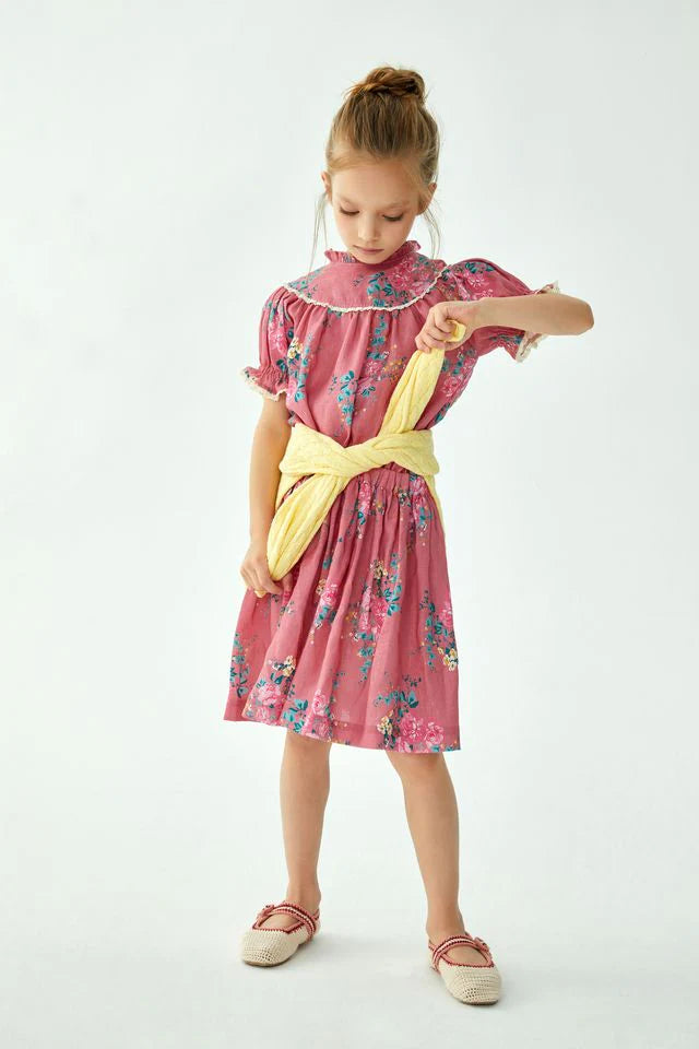 Cera Una Volta July Kaya Outfit