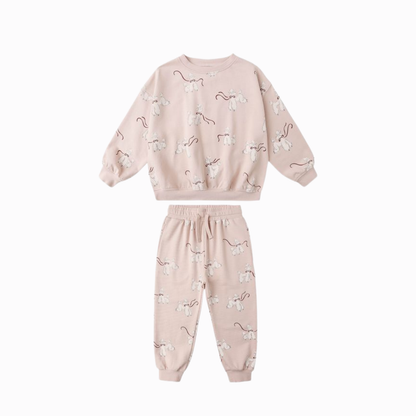 Rylee + Cru Relaxed Sweatshirt & Sweatpants Outfit | Tuesday's Child