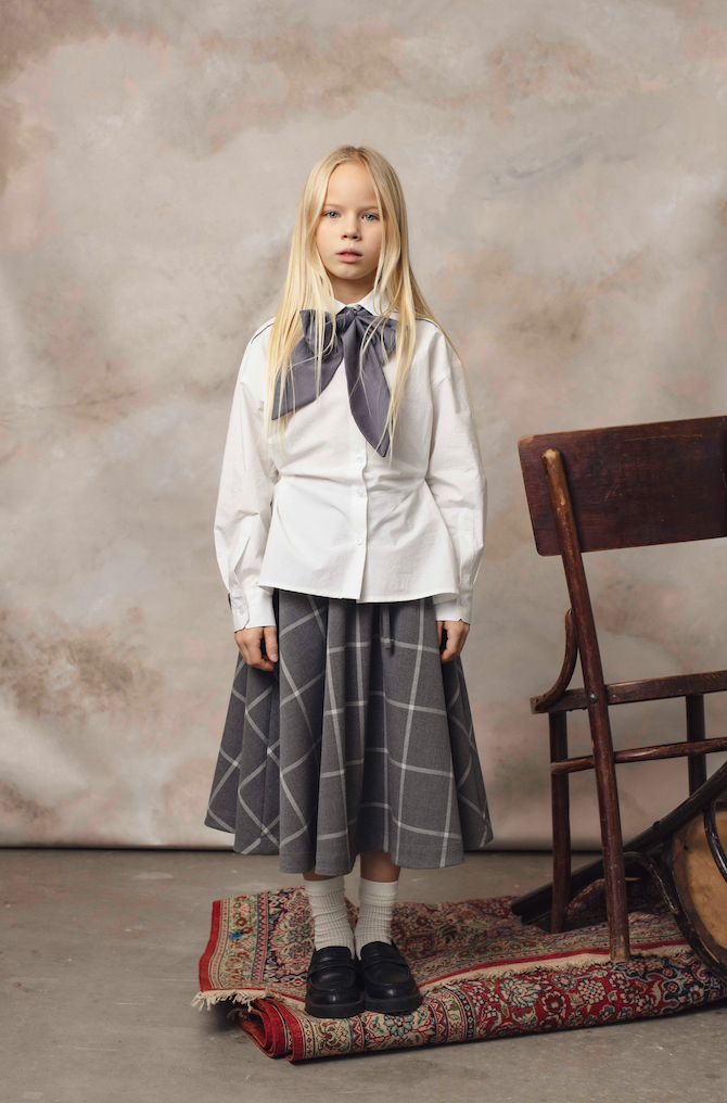 Unlabel Gloom Blouse & Numb Skirt Outfit